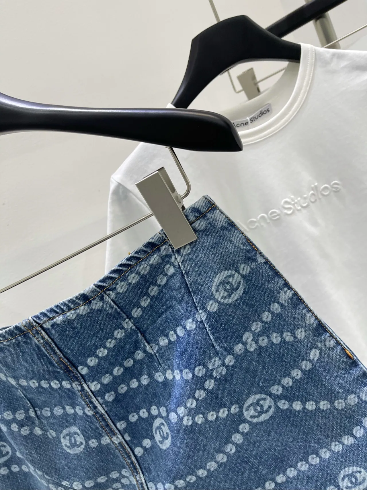 Chanel ダブルCプリントデニムショーツ カウボーイブルー ハイウエスト - 画像 (9)