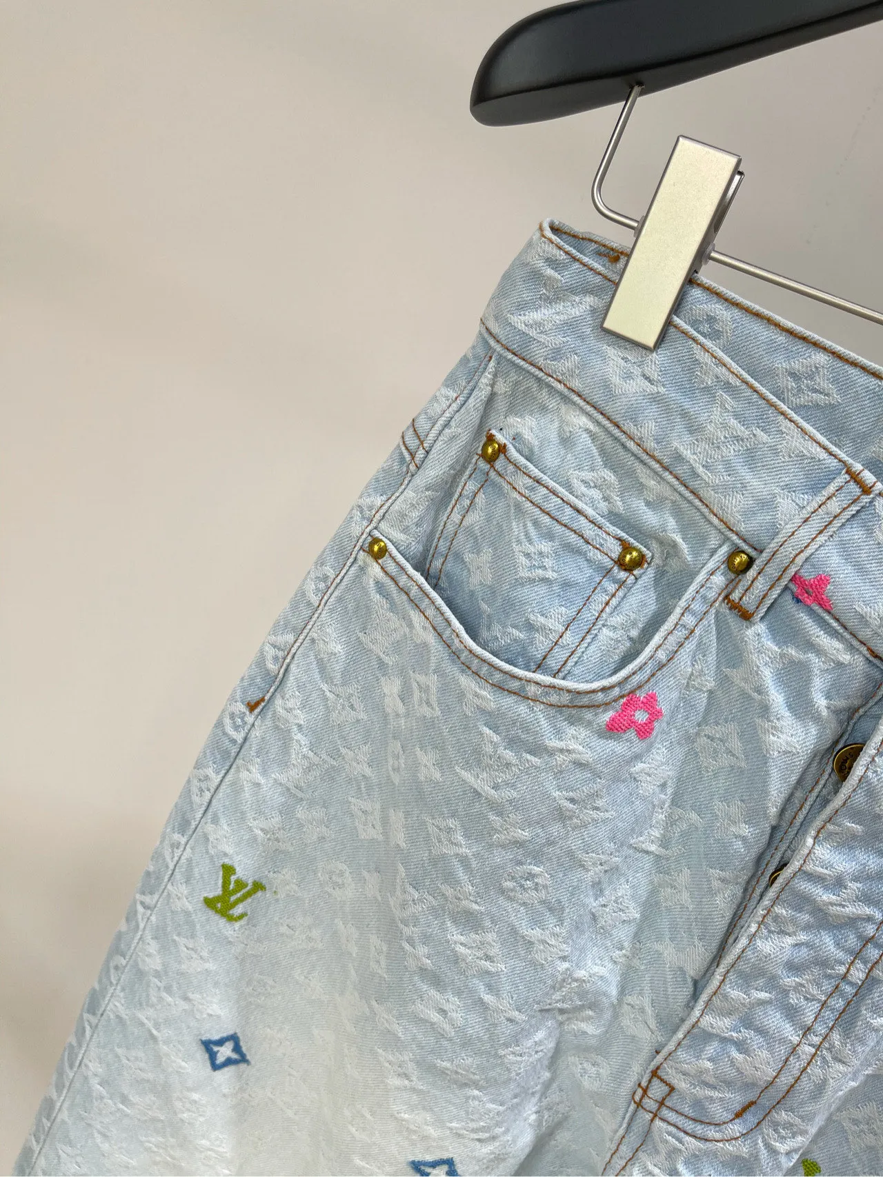 Louis Vuitton 水色クローバージャカードデニムパンツ - 画像 (4)