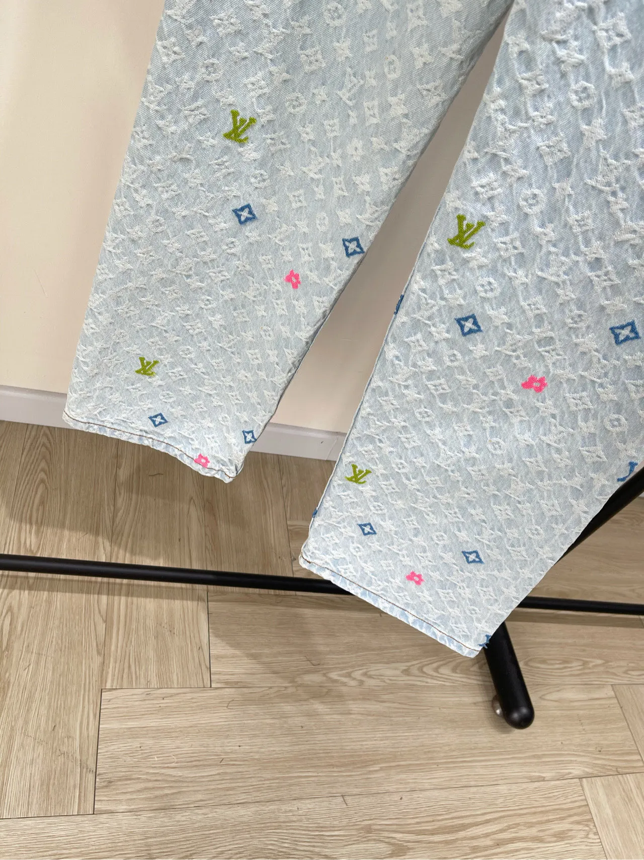 Louis Vuitton 水色クローバージャカードデニムパンツ - 画像 (6)