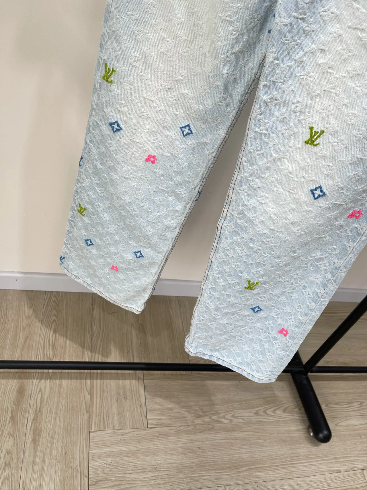 Louis Vuitton 水色クローバージャカードデニムパンツ - 画像 (10)