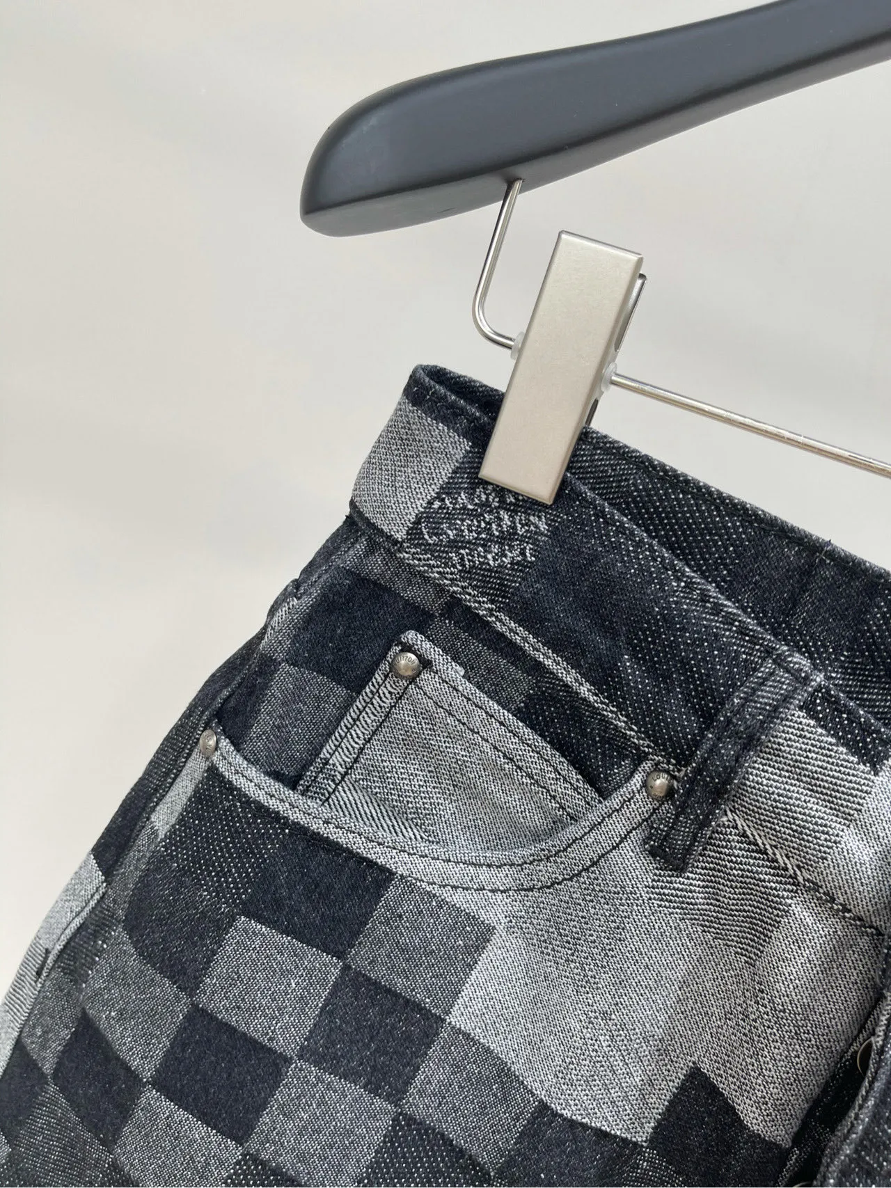 Louis Vuitton グレー黒チェック柄デニムショーツ - 画像 (4)