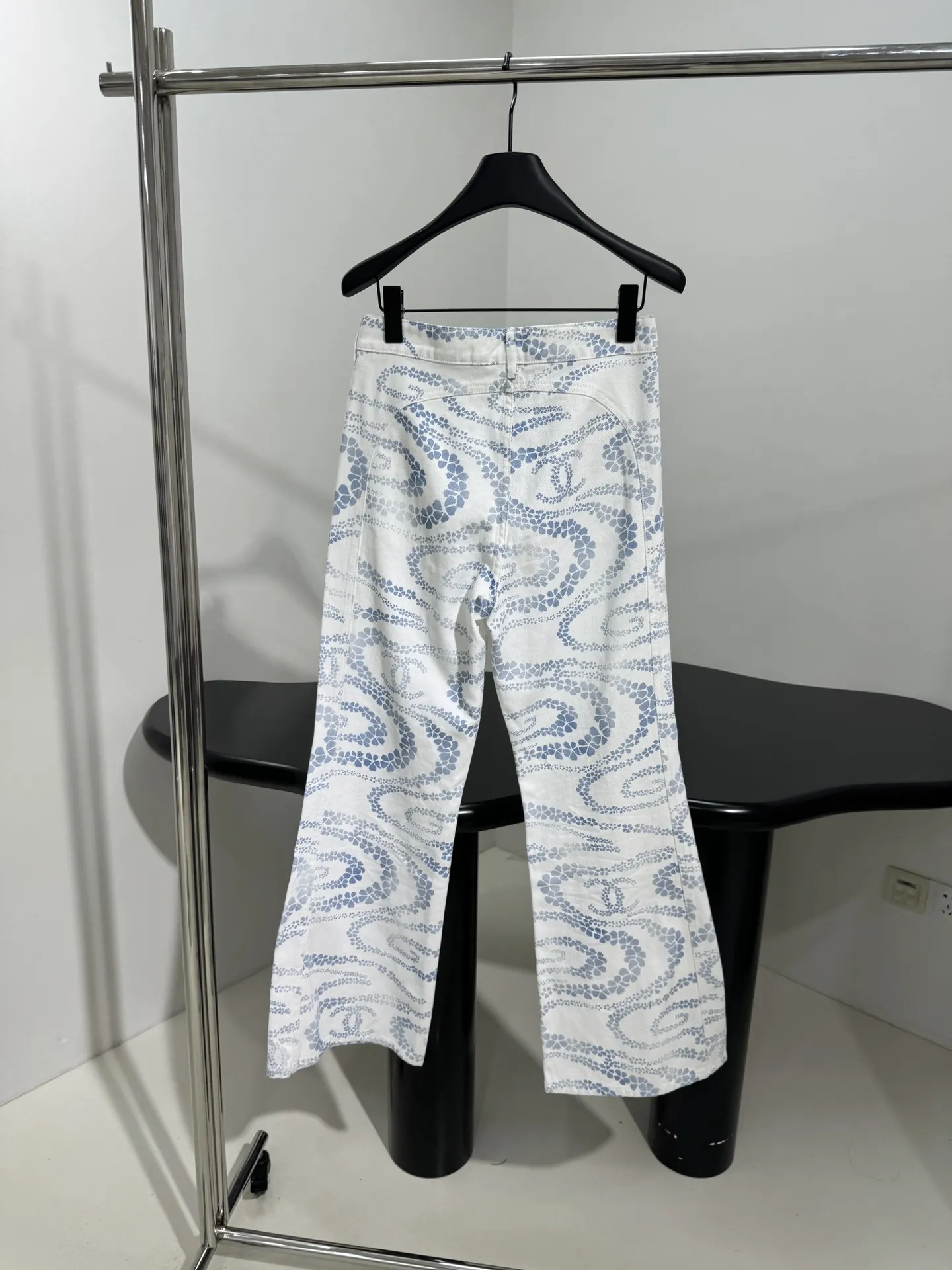 CHANEL 25coco beachリゾートマイクロラッパカウボーイパンツライトブルー - 画像 (4)