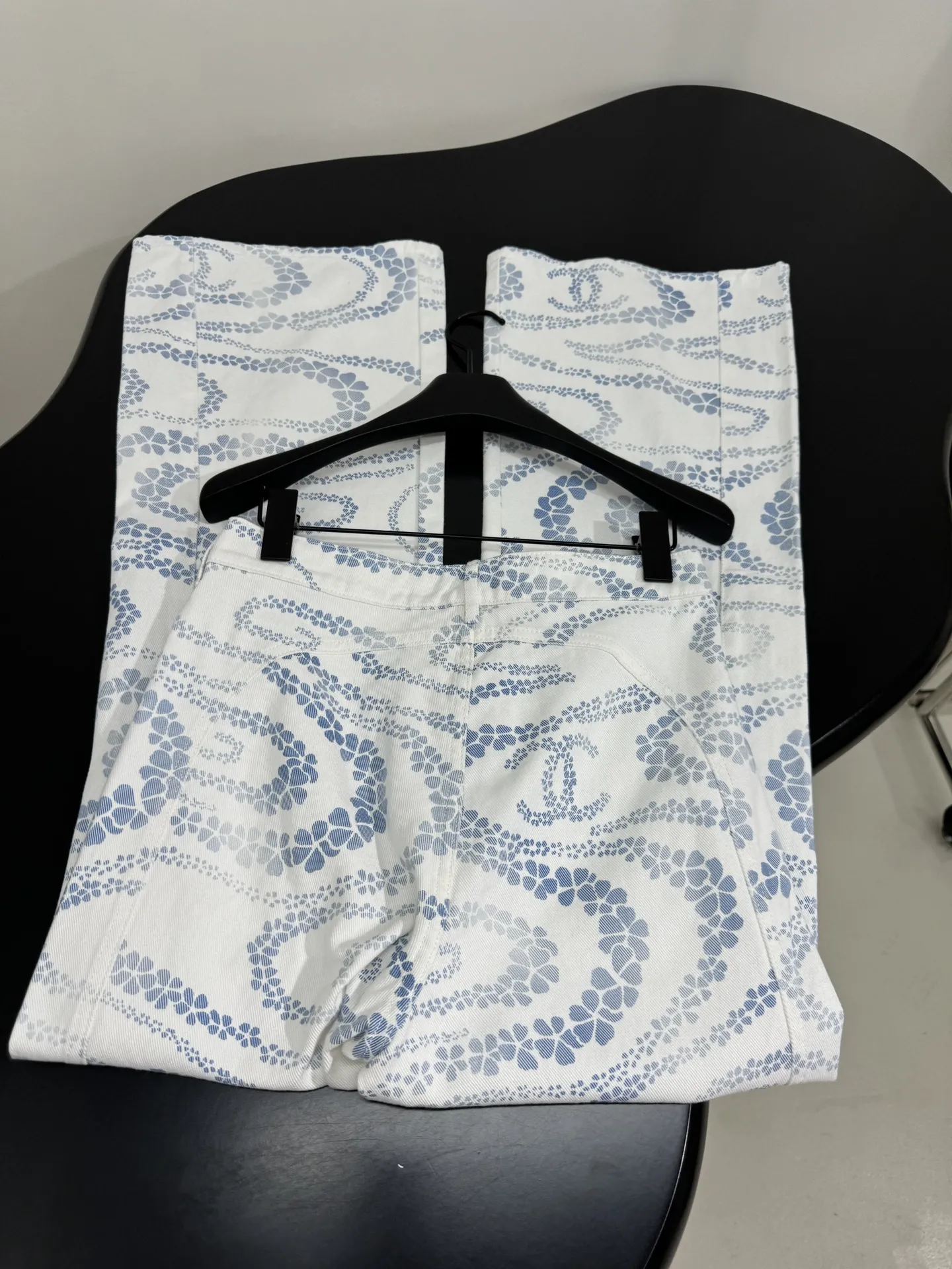 CHANEL 25coco beachリゾートマイクロラッパカウボーイパンツライトブルー - 画像 (9)