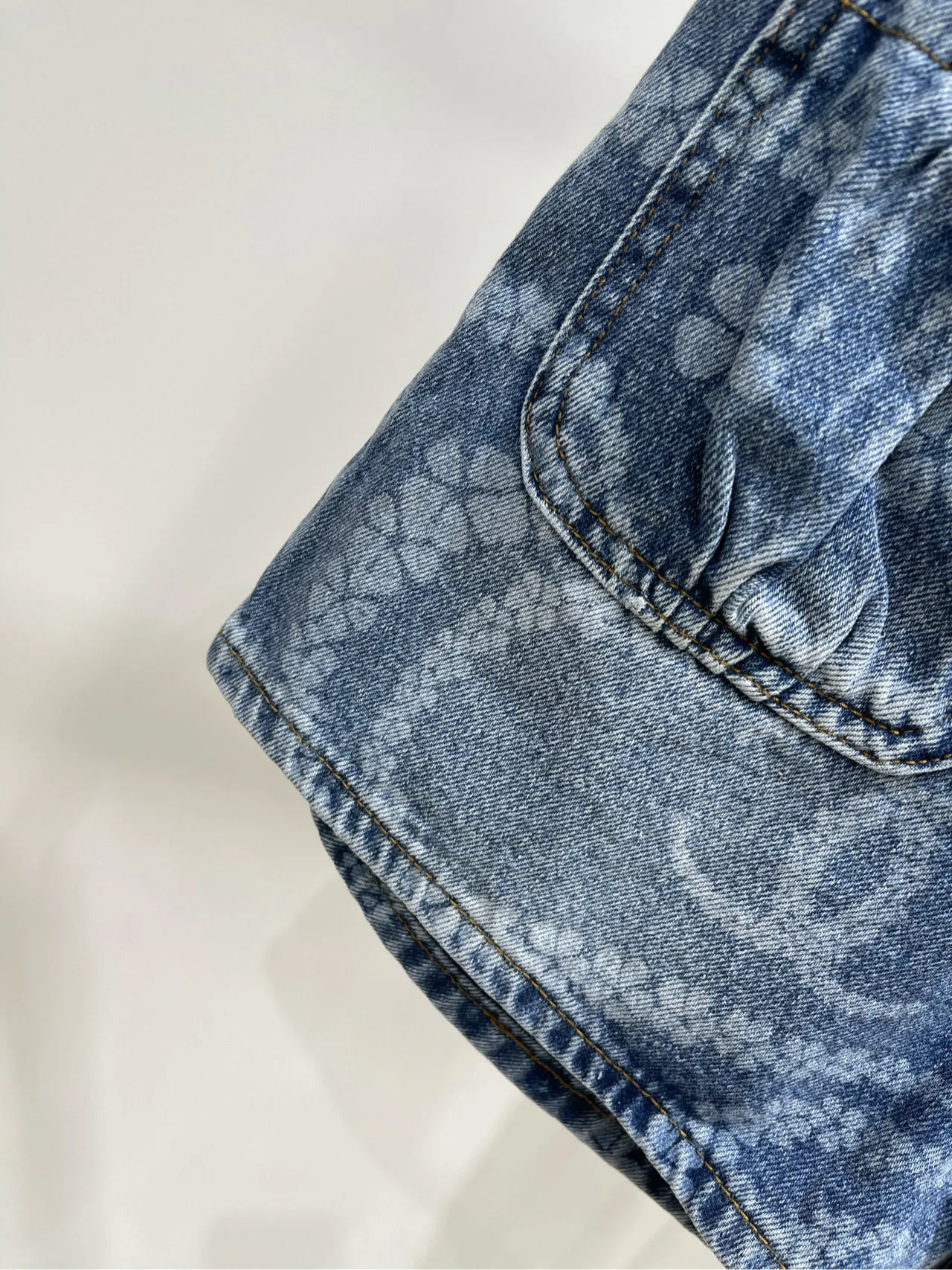 CHANEL ブルーデニムロゴプリントショートパンツ - 画像 (8)