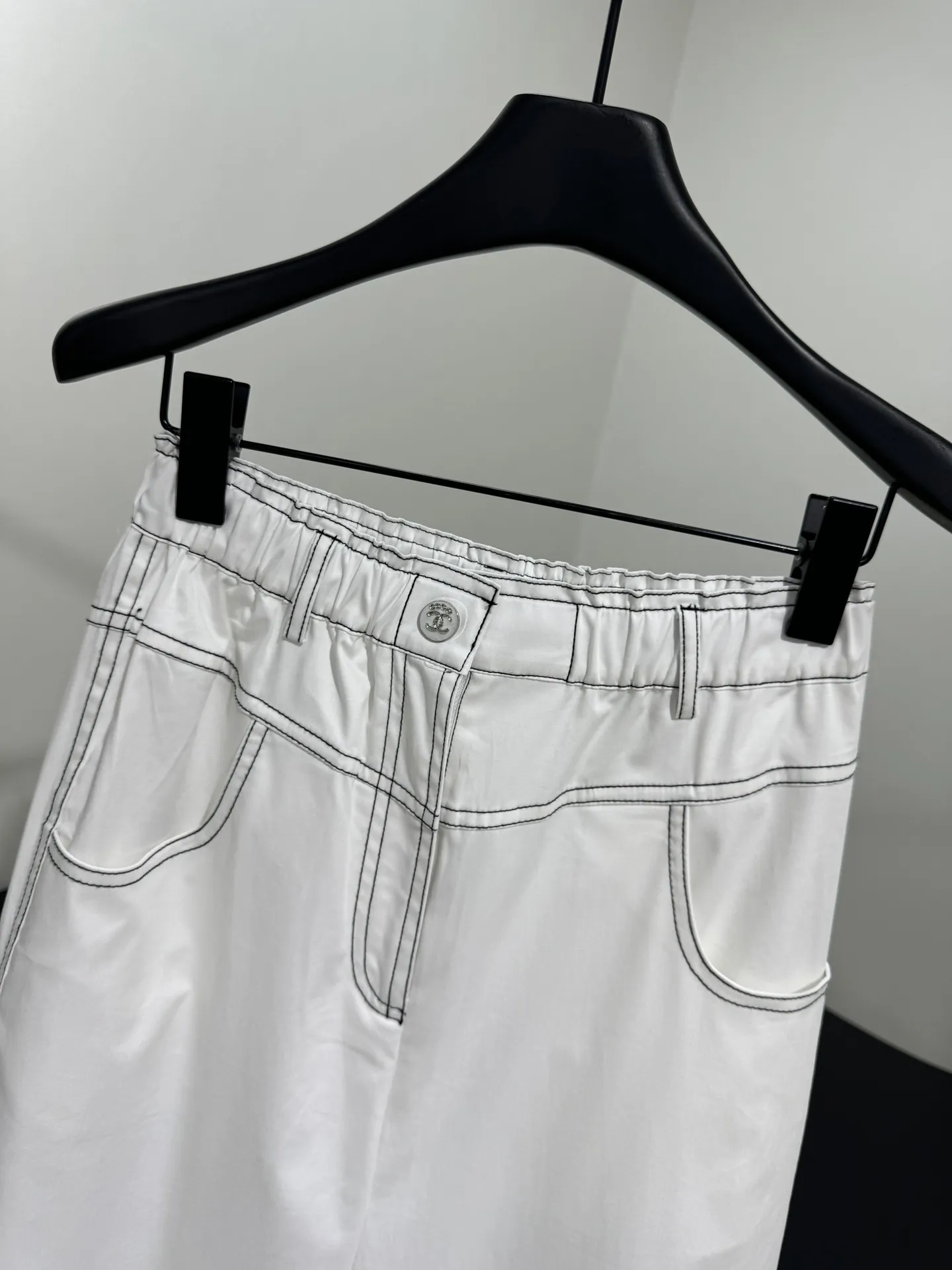 CHANEL coco beachリゾートシリーズ白ジョガーパンツ - 画像 (3)