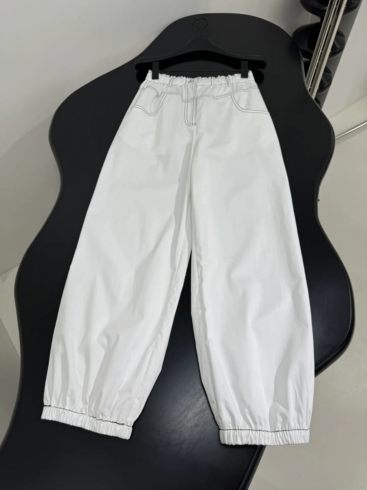 CHANEL coco beachリゾートシリーズ白ジョガーパンツ - 画像 (5)