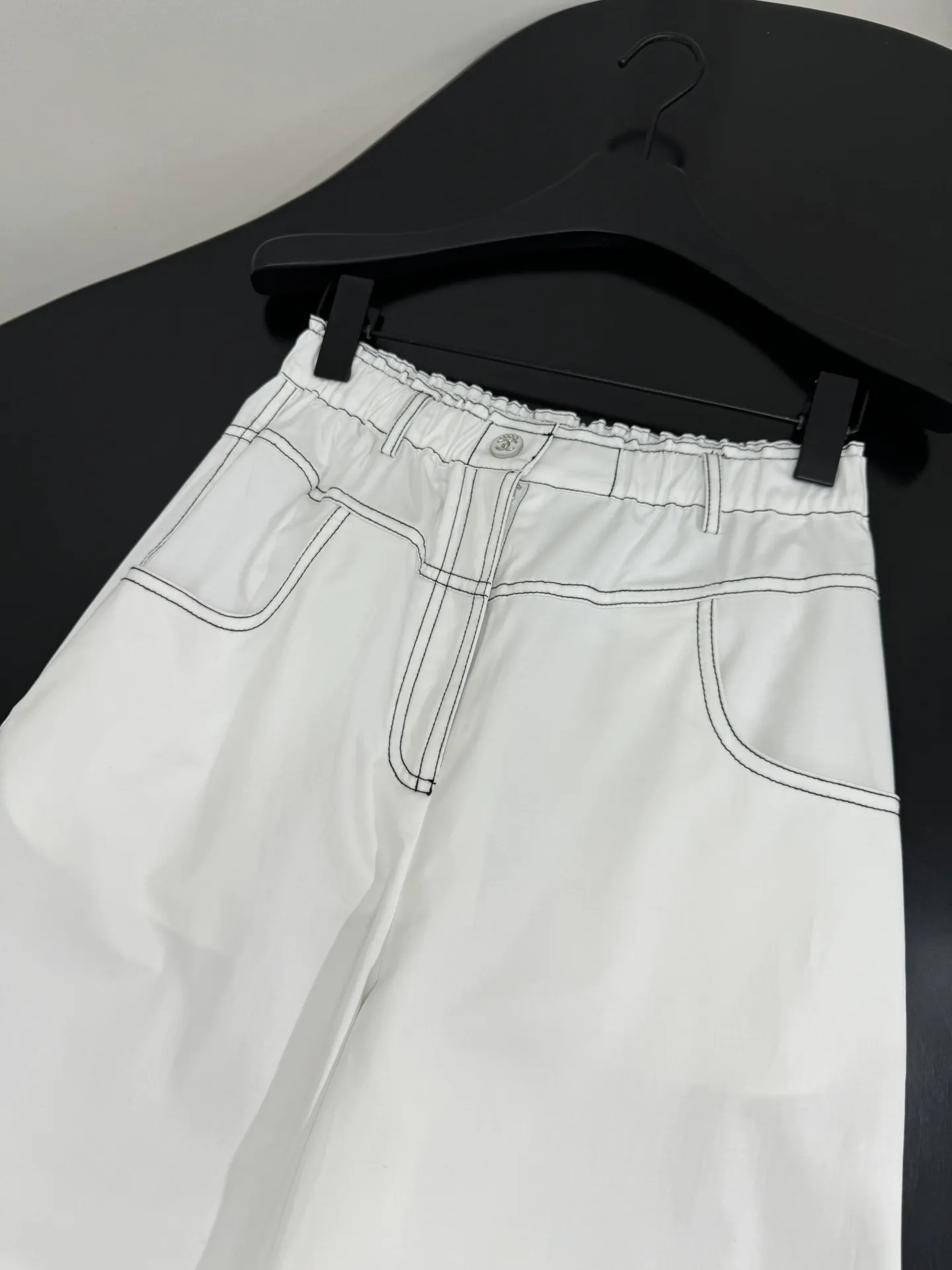 CHANEL coco beachリゾートシリーズ白ジョガーパンツ - 画像 (7)