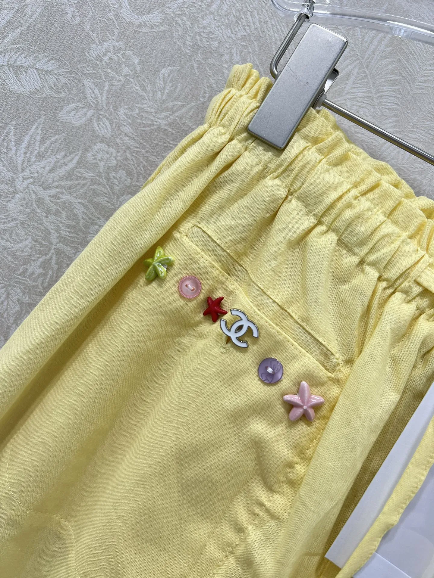 Chanel イエロー小香25新款ワイドパンツ - 画像 (4)