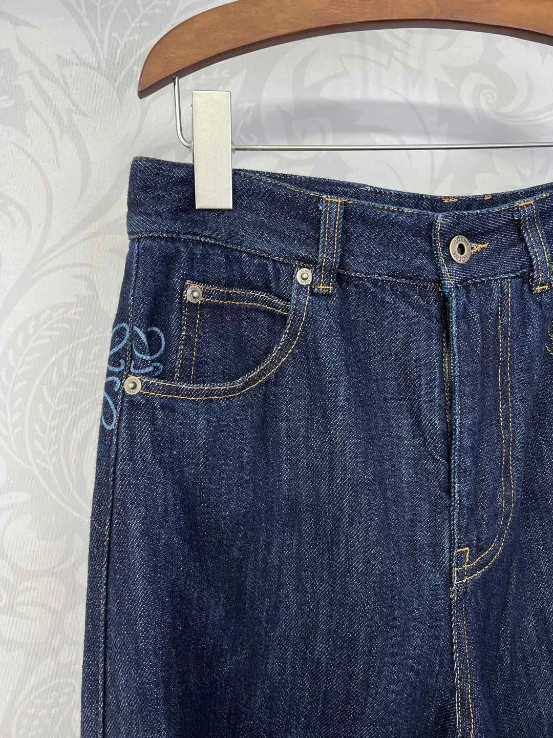 Loewe カマ型デニムパンツ ダークブルー ワイド - 画像 (4)