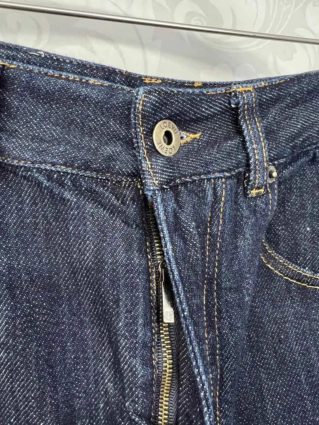 Loewe カマ型デニムパンツ ダークブルー ワイド - 画像 (5)