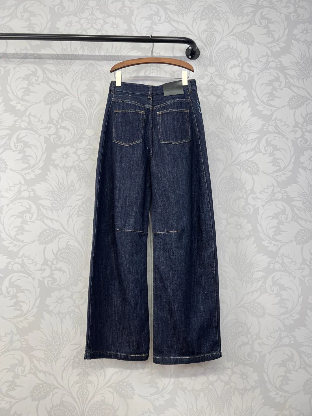 Loewe カマ型デニムパンツ ダークブルー ワイド - 画像 (8)