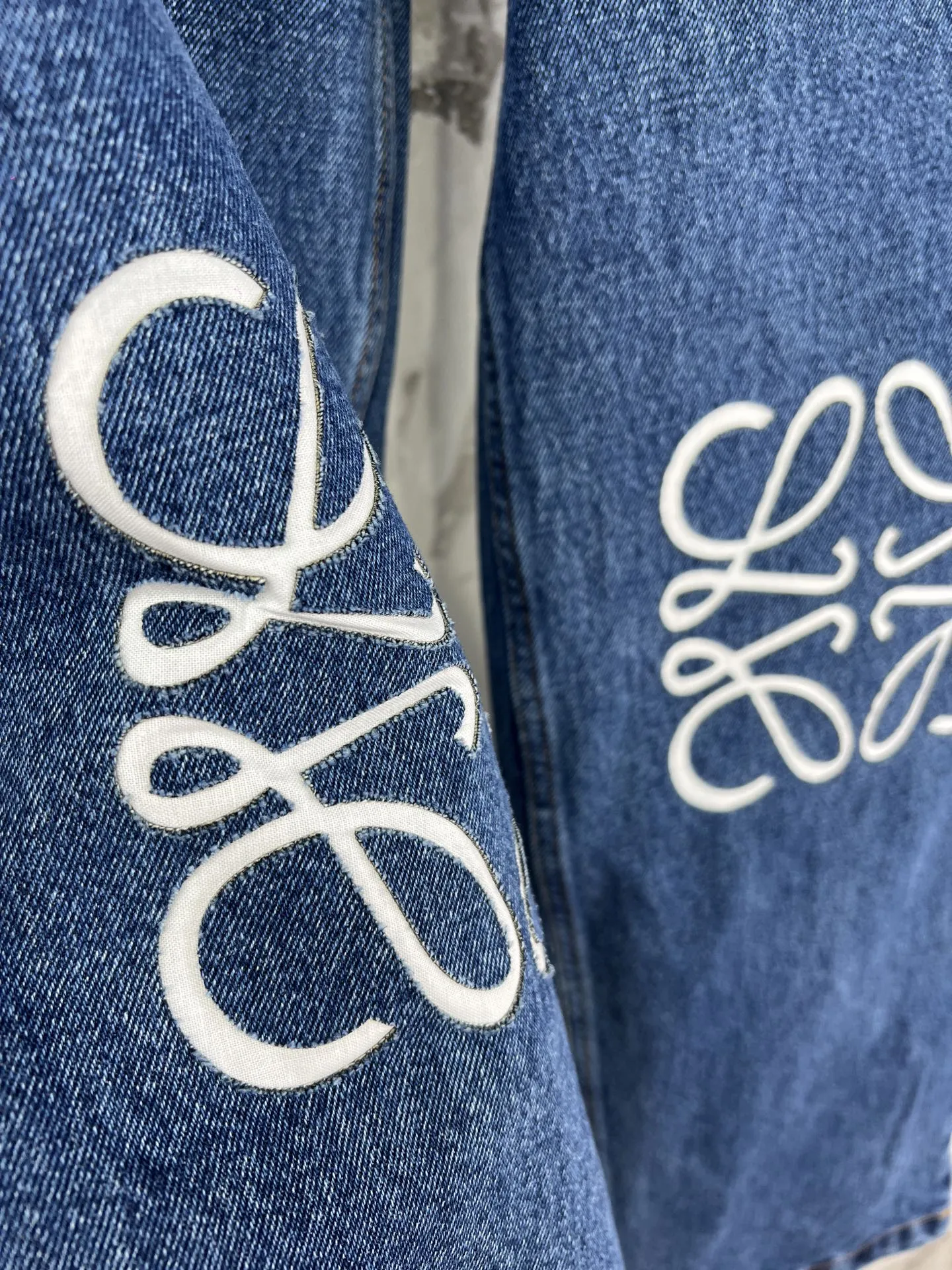 Loewe ブルー焼花直筒デニムパンツ - 画像 (7)