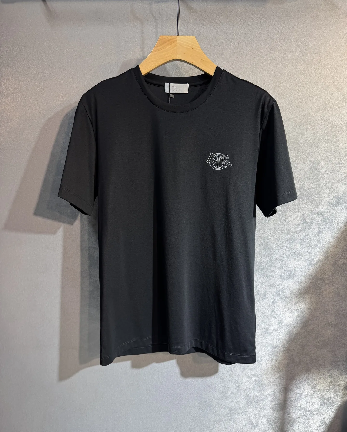 Christian Dior 黒色 シンプルデザインTシャツ