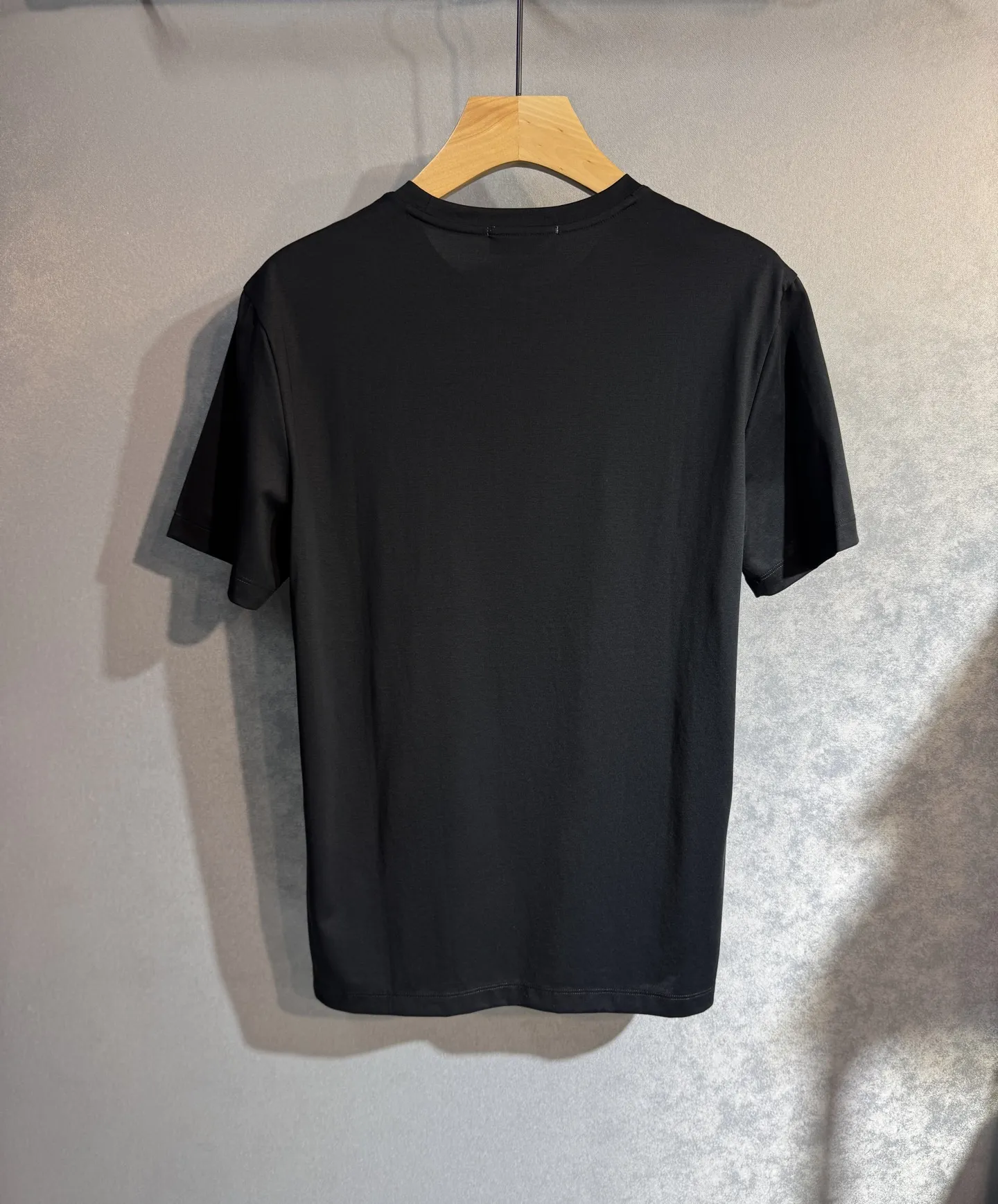 Christian Dior 黒色 シンプルデザインTシャツ - 画像 (3)