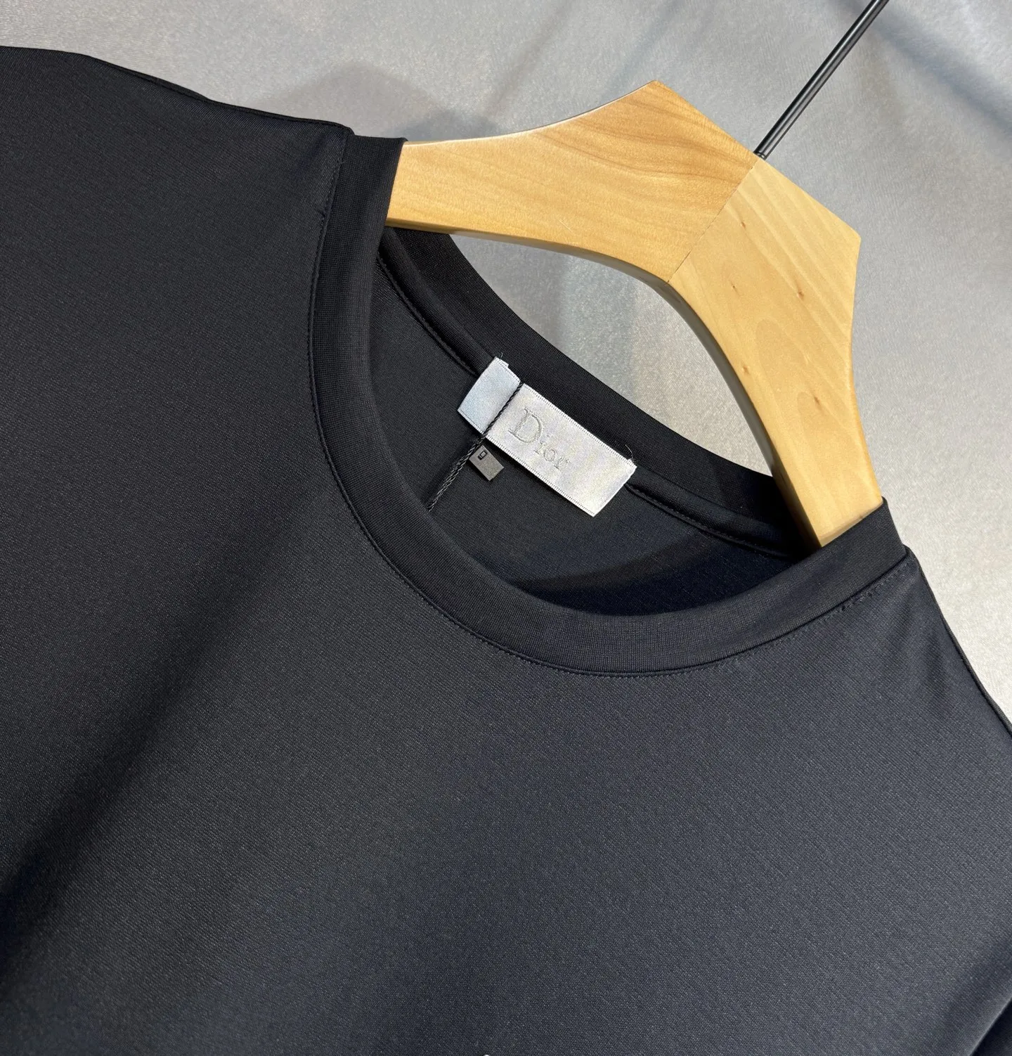 Christian Dior 黒色 シンプルデザインTシャツ - 画像 (4)