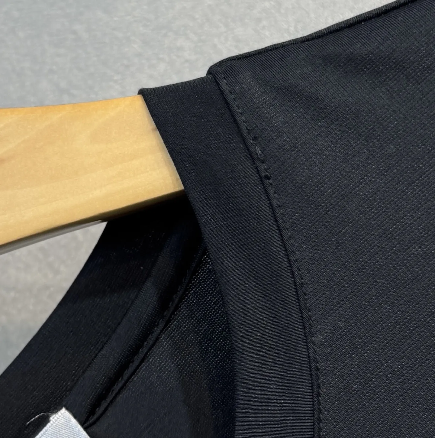 Christian Dior 黒色 シンプルデザインTシャツ - 画像 (5)