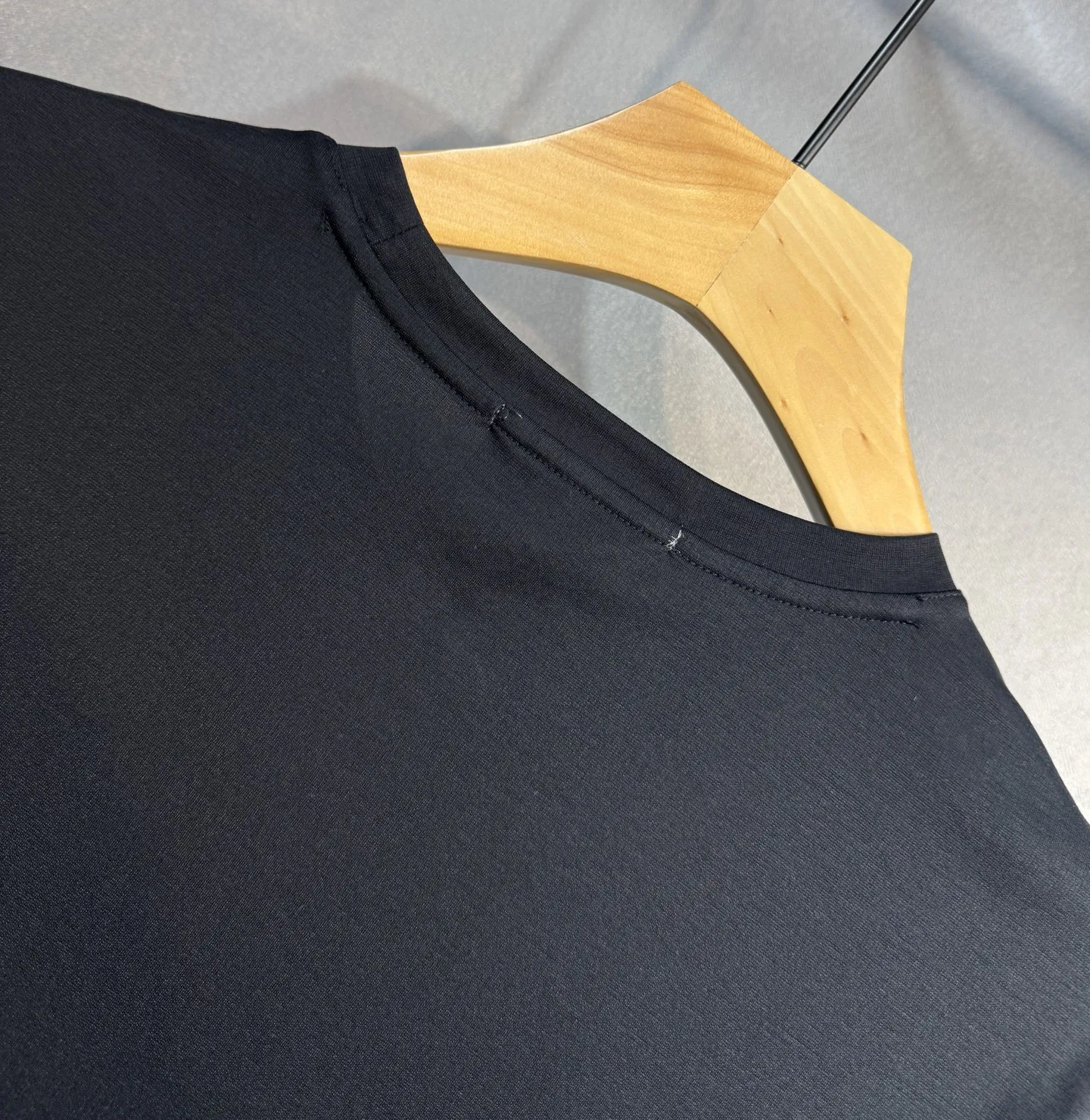 Christian Dior 黒色 シンプルデザインTシャツ - 画像 (7)