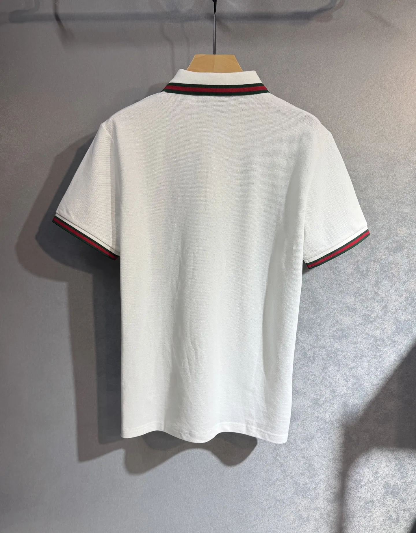 GUCCI 25SS新款ポロシャツ 白黒 簡潔スタイル - 画像 (3)