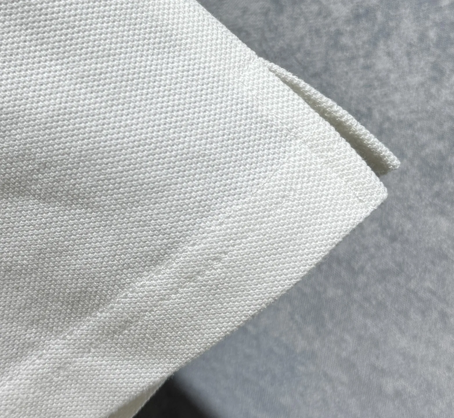 GUCCI 25SS新款ポロシャツ 白黒 簡潔スタイル - 画像 (7)