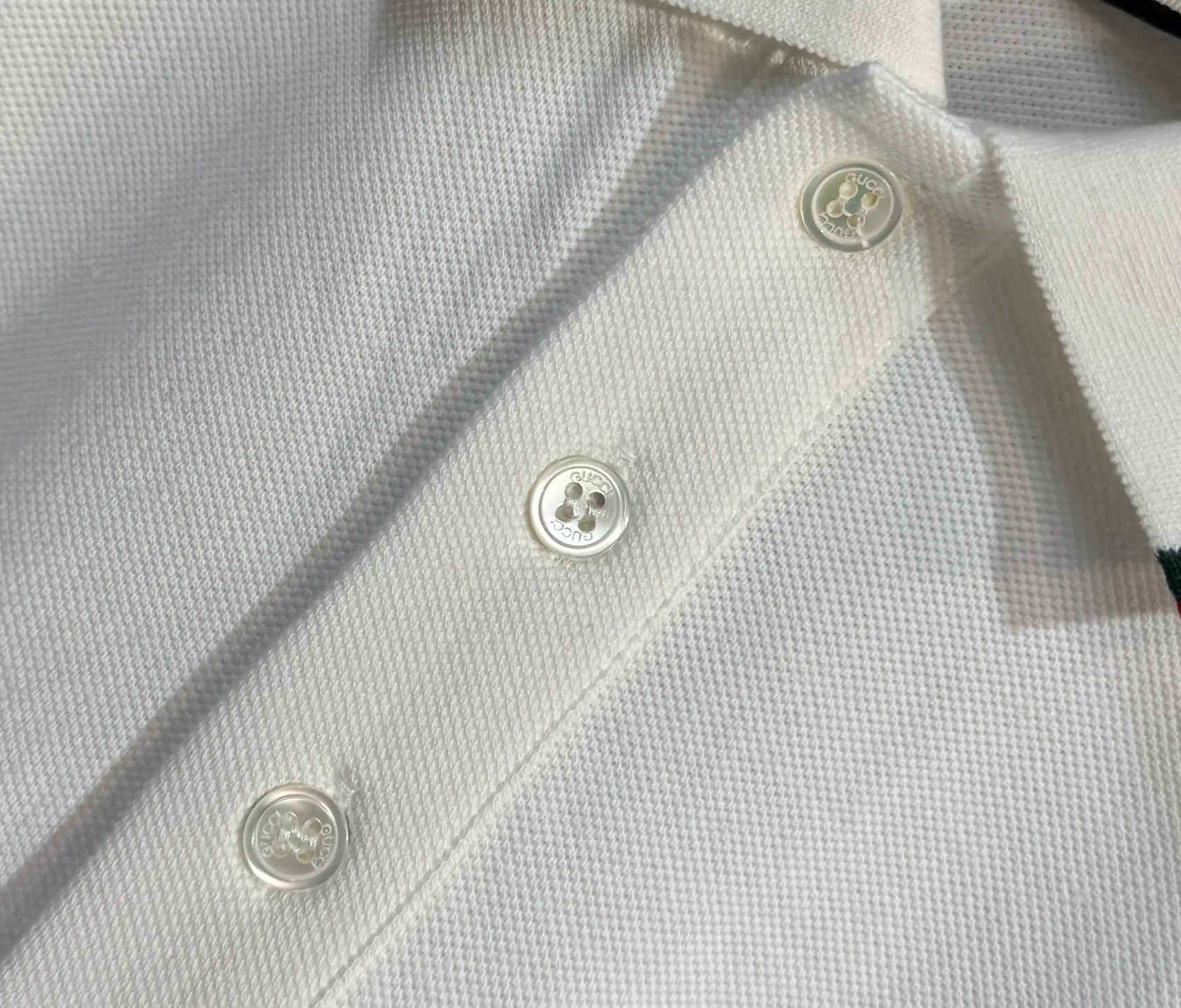 GUCCI 25SS新款ポロシャツ 白黒 簡潔スタイル - 画像 (8)