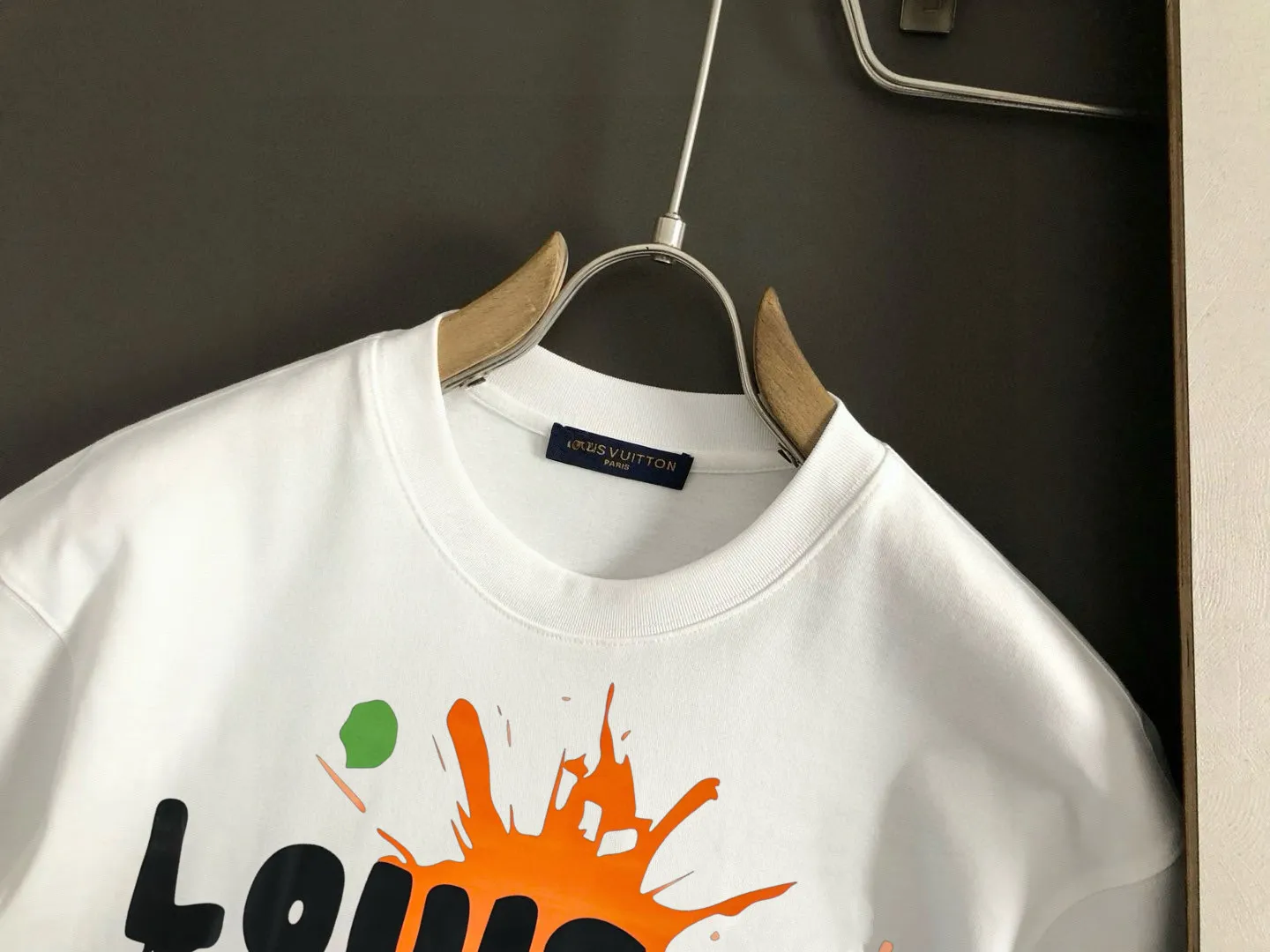 LOUIS VUITTON 白 グラフィックTシャツ - 画像 (3)