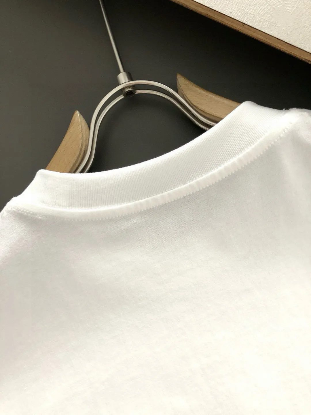 LOUIS VUITTON 白 グラフィックTシャツ - 画像 (5)