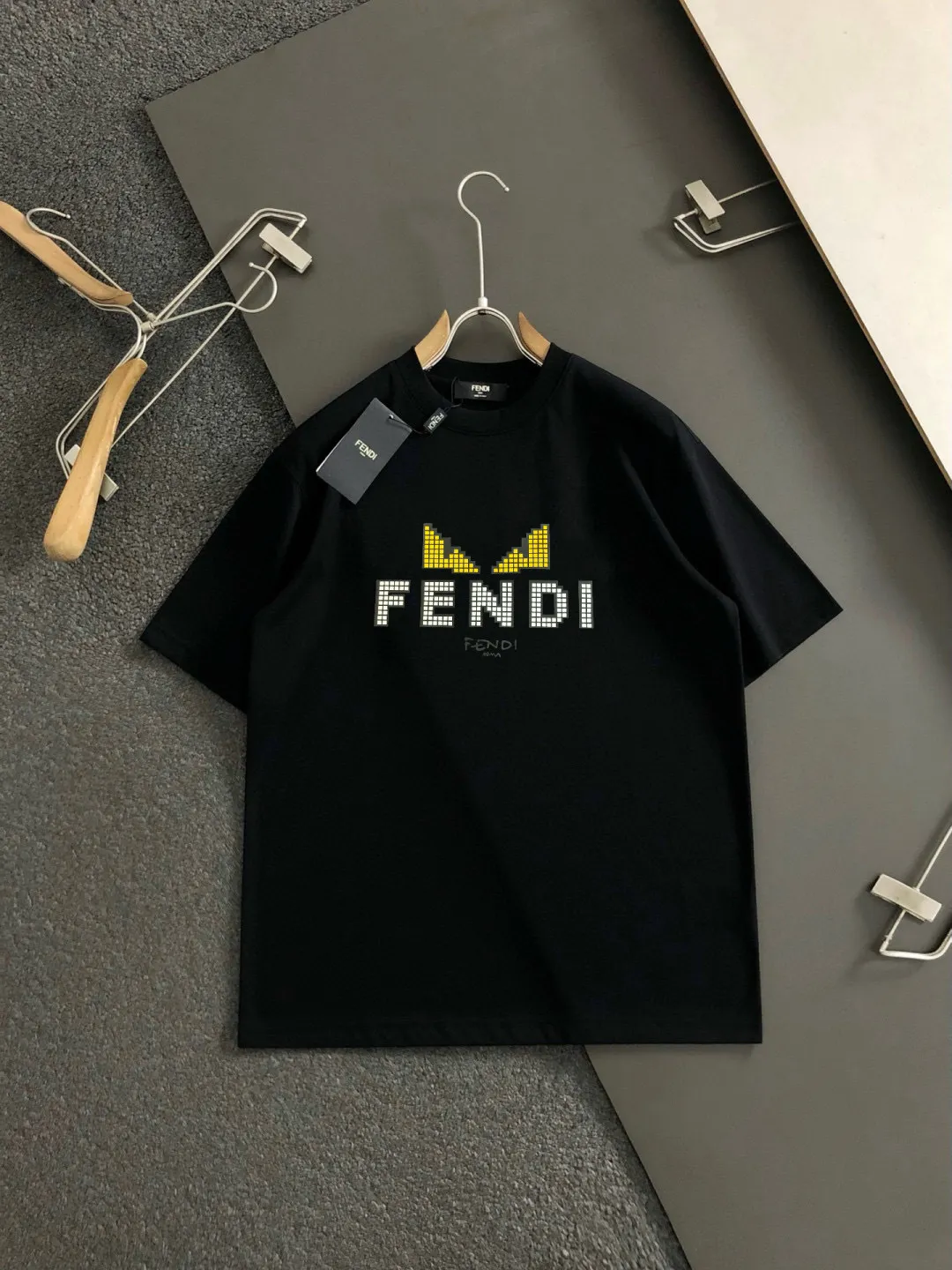 FENDI 2025SS ブラック ロゴTシャツ