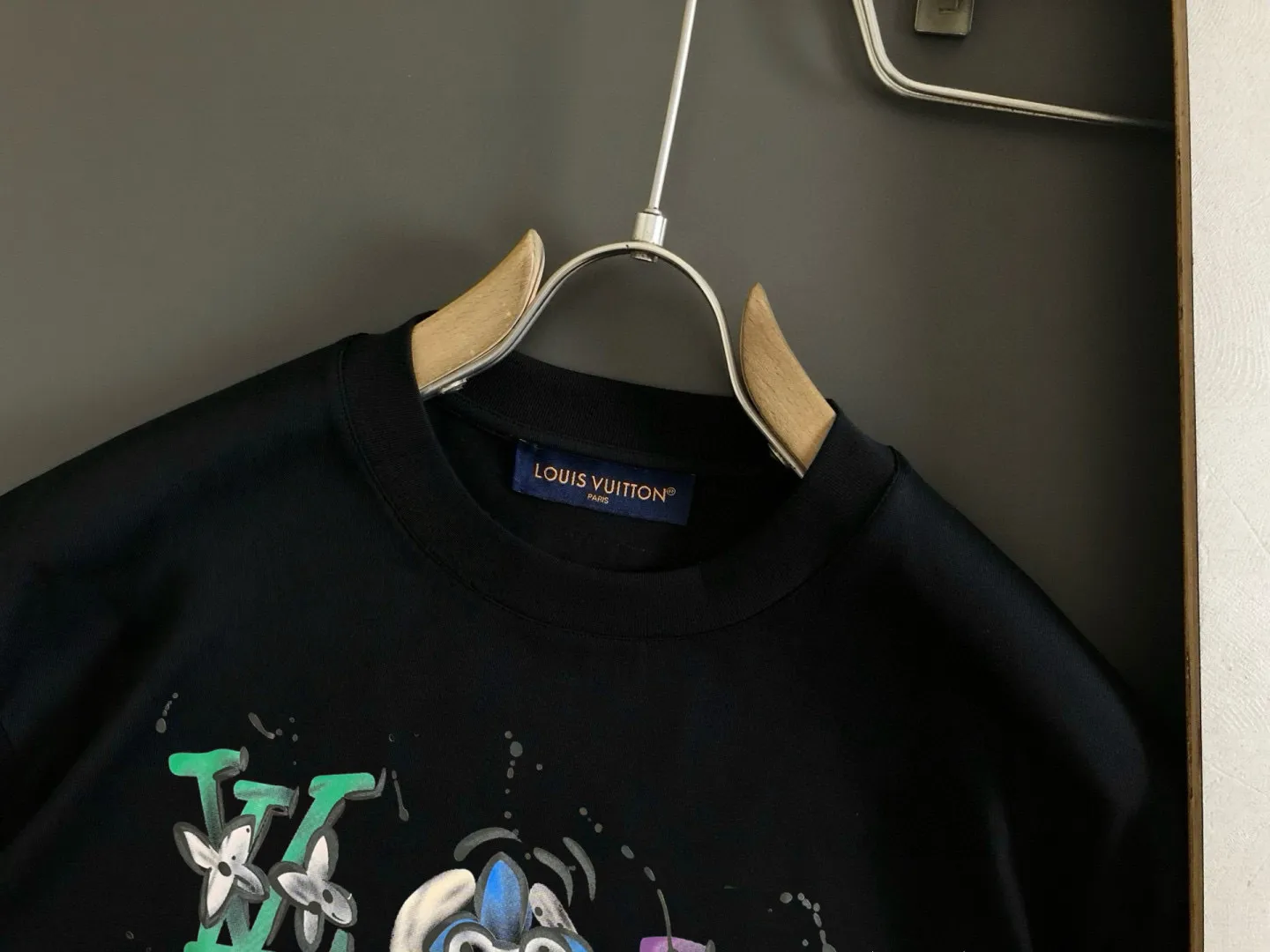 LOUIS VUITTON 2025SS春夏 白Tシャツロゴデザイン - 画像 (7)