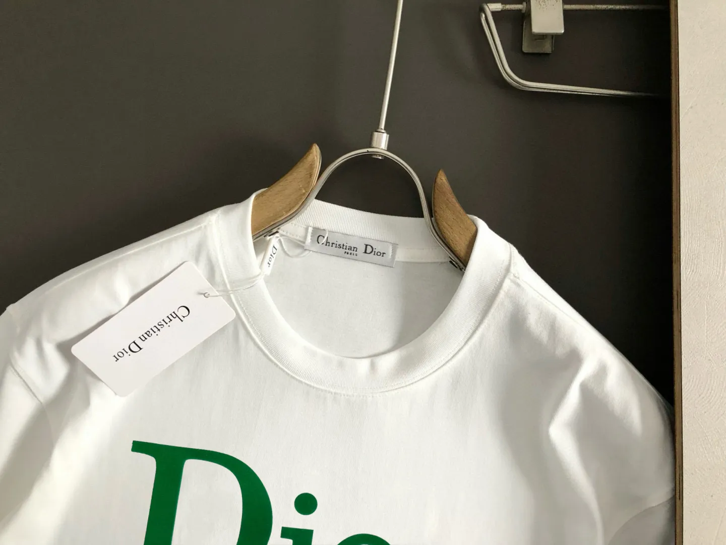 Christian Dior 黒 ロゴTシャツ 2025SS - 画像 (5)
