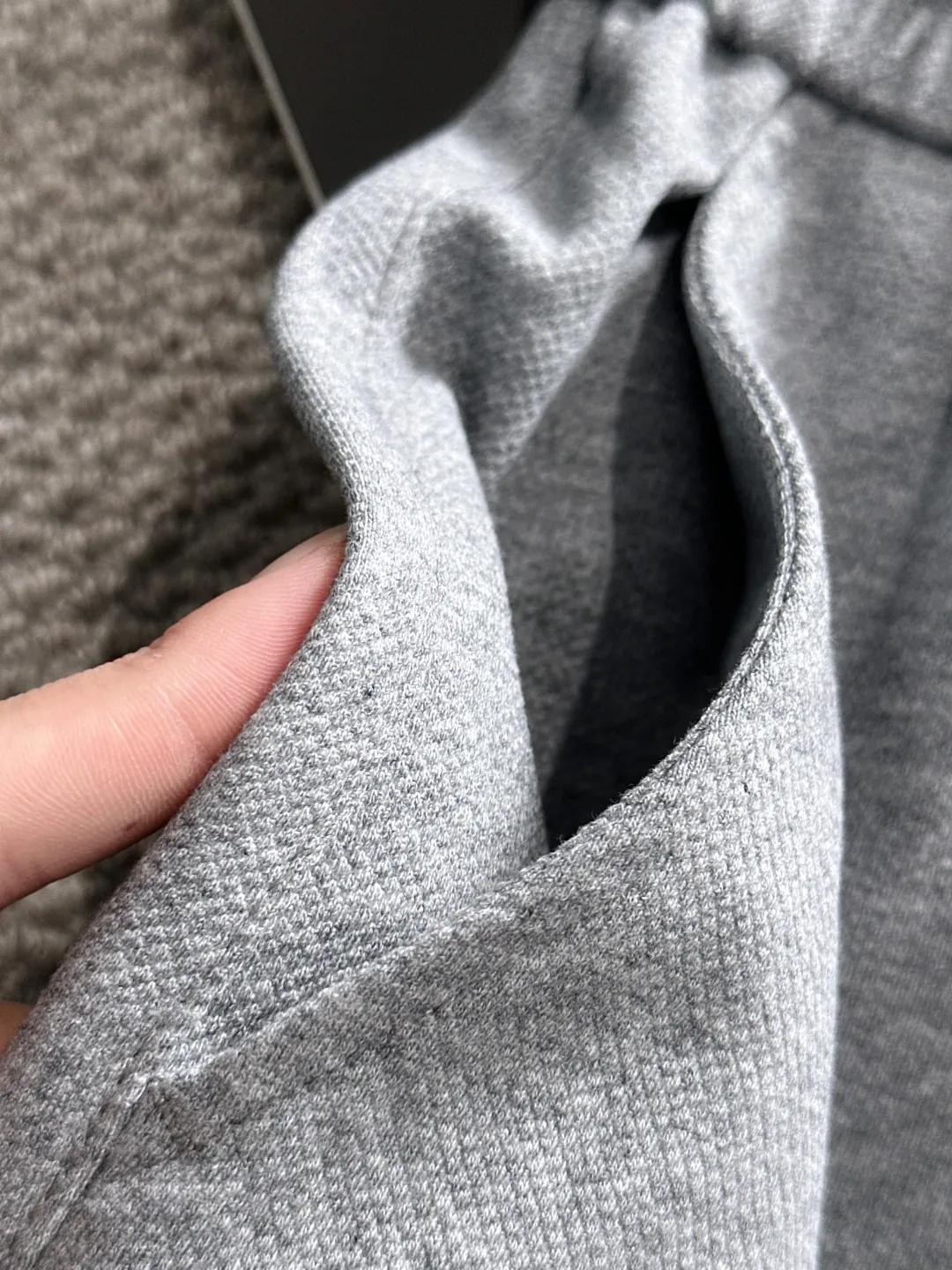 Moncler 2025 夏の新スタイル グレーショーツ - 画像 (4)