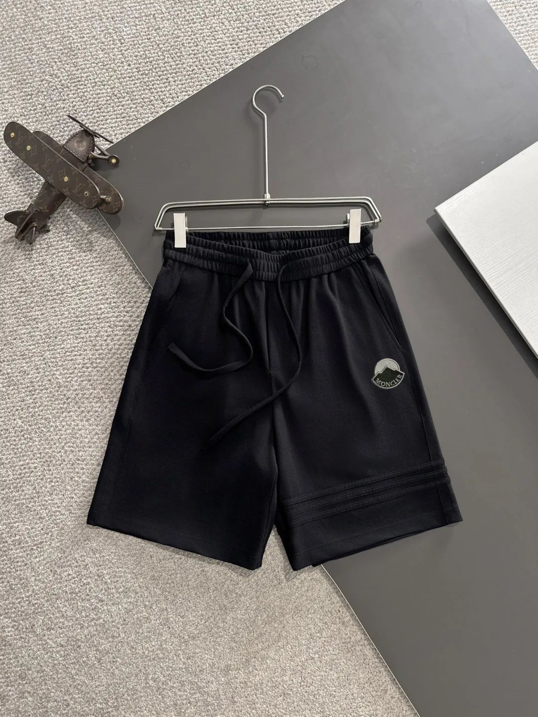 MOUNTAIN PEAKS 黒のタイトショーツ