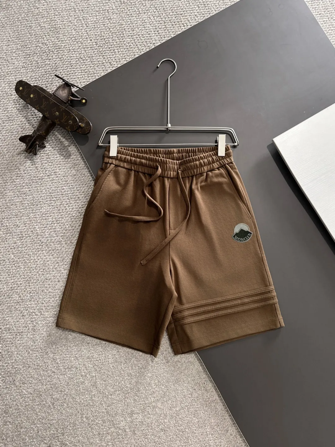 MONCLER 2025夏新作 ゴムバンドカジュアルショートパンツ ブラウン
