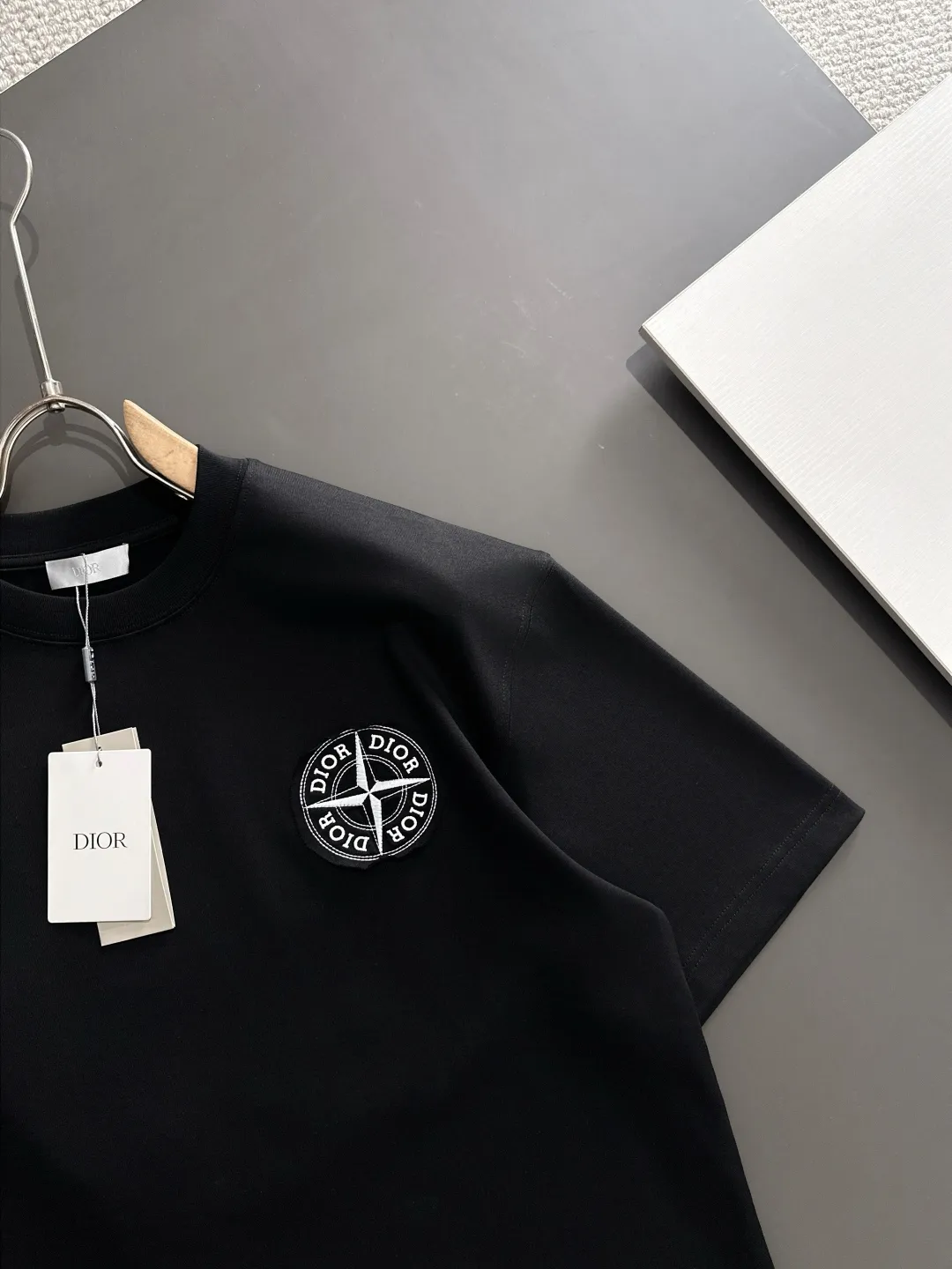 STONE ISLAND 黒 Tシャツ サイズ - 画像 (4)