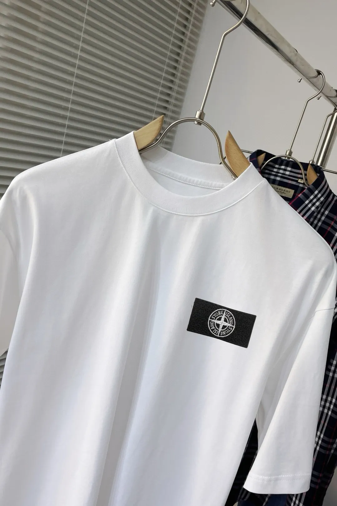 STONE ISLAND 白 クルーネックTシャツ - 画像 (4)