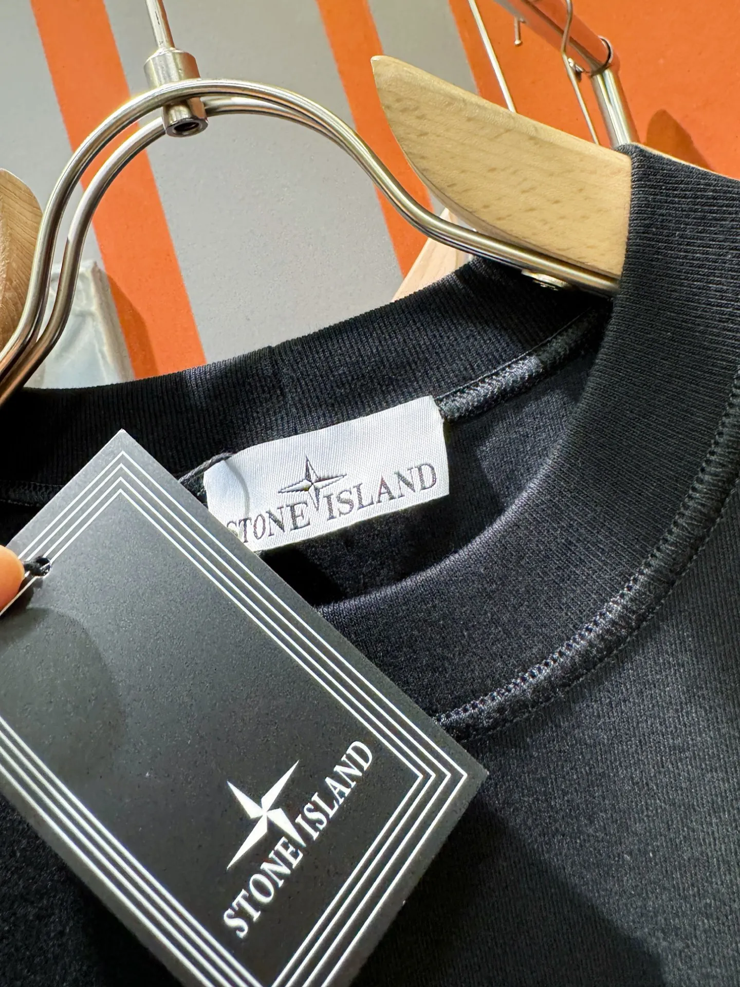 STONE ISLAND 黒 Tシャツ - 画像 (5)