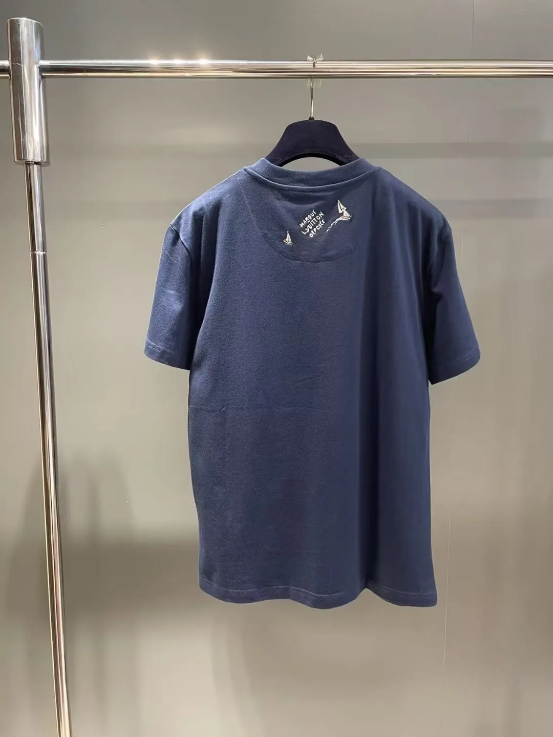 ルイヴィトン ブルー刺繍コットンTシャツ - 画像 (3)