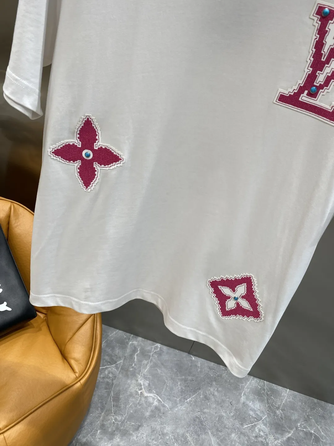 Louis Vuitton 2025新作Tシャツ ホワイト ロゴ入り - 画像 (8)