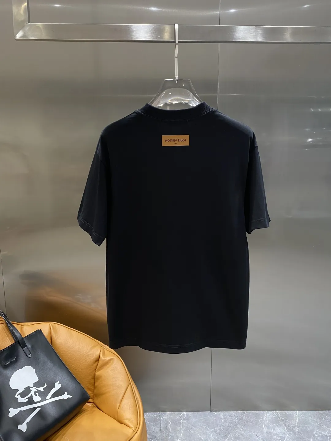 Louis Vuitton 2025新作Tシャツ ブラック ピンク刺繍 - 画像 (9)