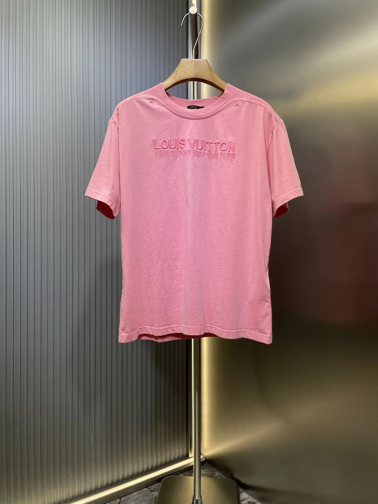 Louis Vuitton ピンク刺繍Tシャツ