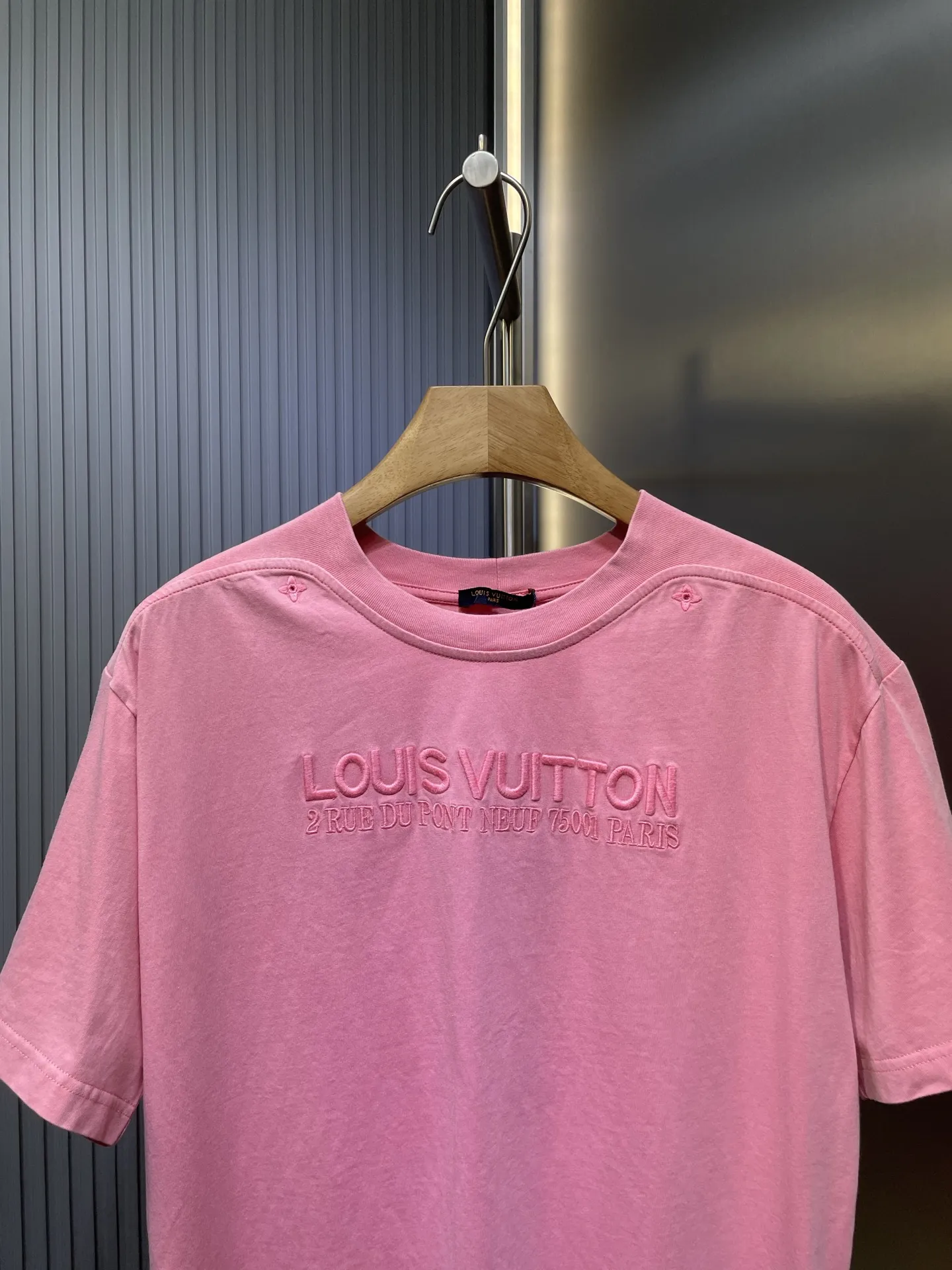 Louis Vuitton ピンク刺繍Tシャツ - 画像 (3)
