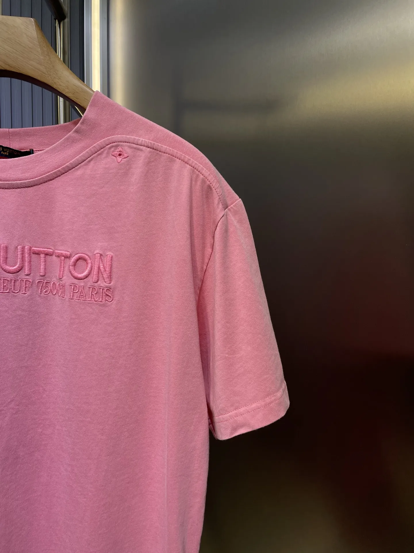 Louis Vuitton ピンク刺繍Tシャツ - 画像 (4)