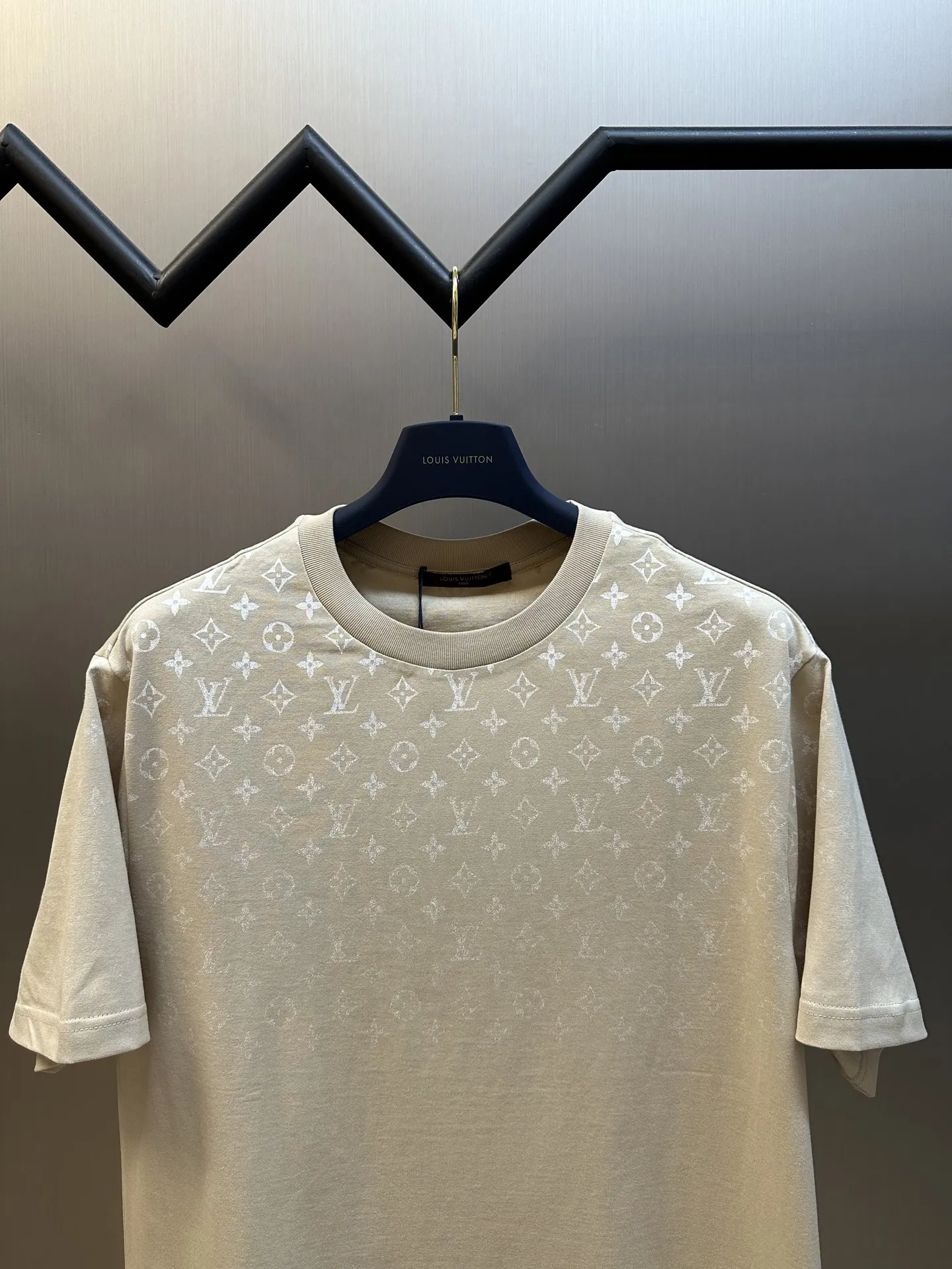 Louis Vuitton アプリコットグラデーションモノグラムTシャツ - 画像 (3)
