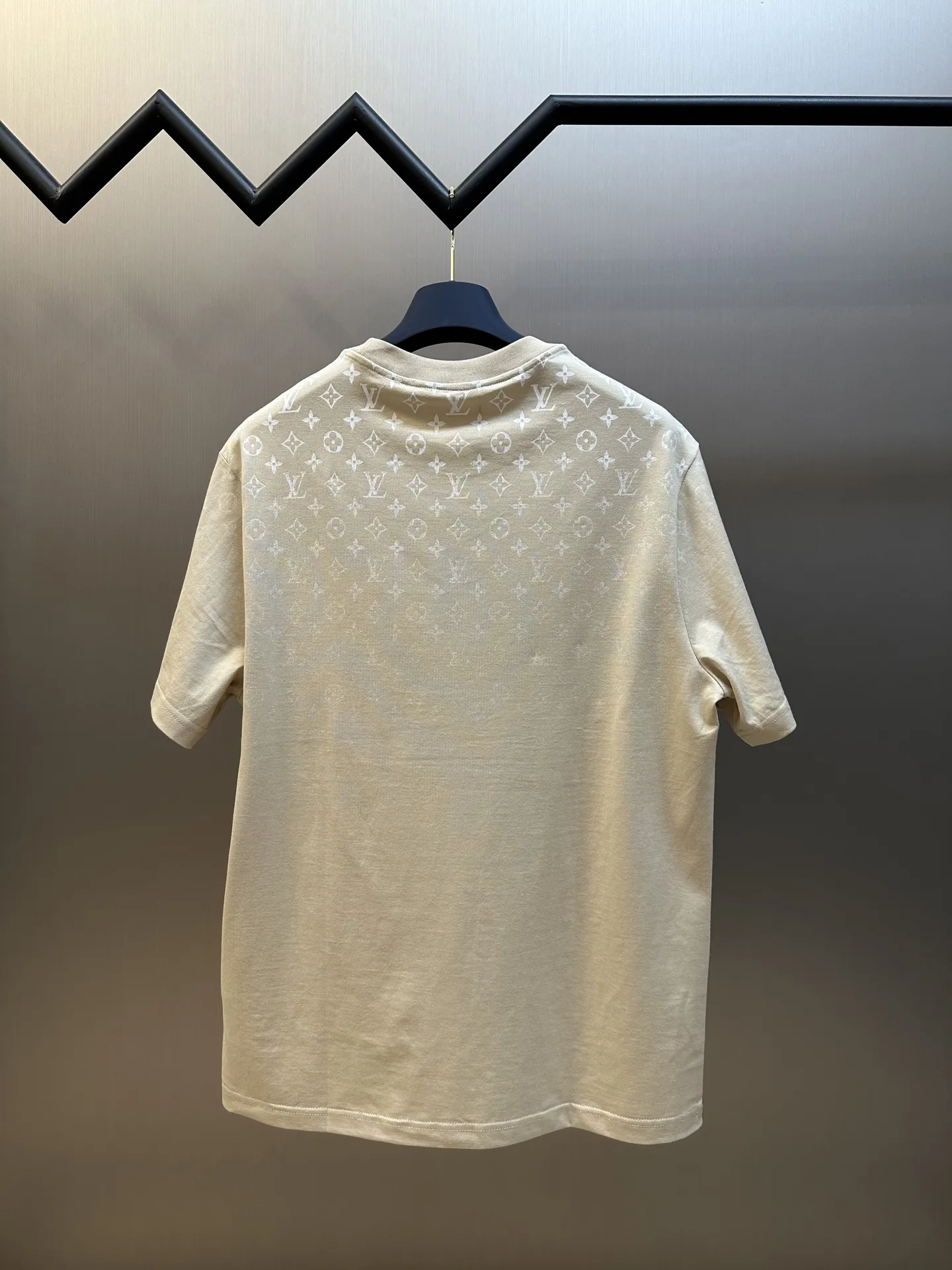 Louis Vuitton アプリコットグラデーションモノグラムTシャツ - 画像 (5)