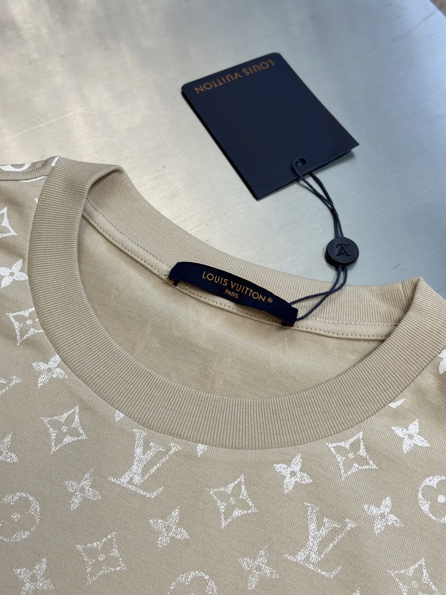 Louis Vuitton アプリコットグラデーションモノグラムTシャツ - 画像 (6)