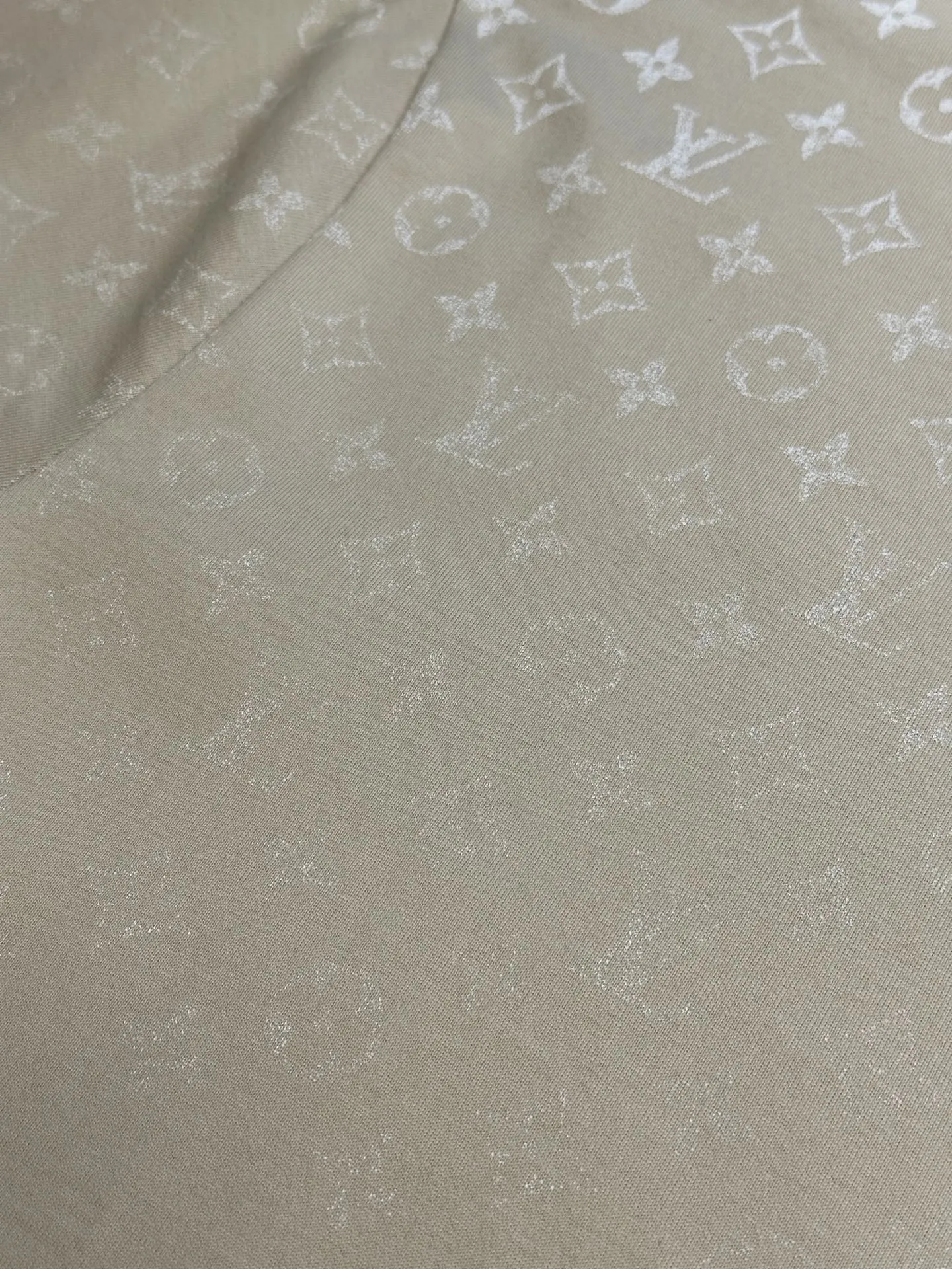 Louis Vuitton アプリコットグラデーションモノグラムTシャツ - 画像 (8)