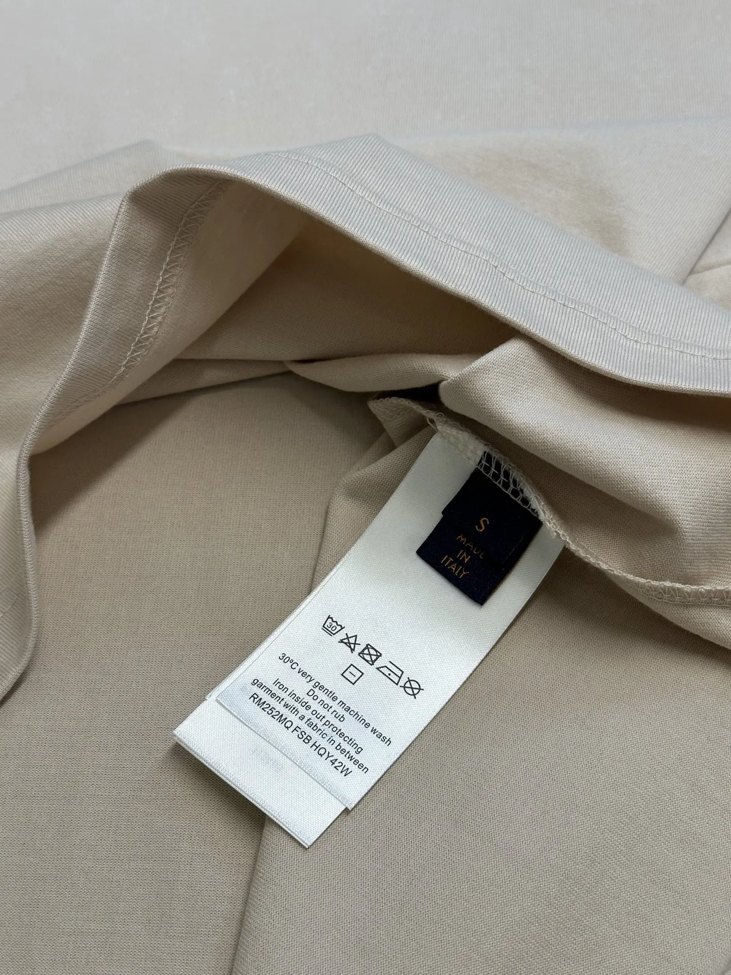 Louis Vuitton アプリコットグラデーションモノグラムTシャツ - 画像 (9)