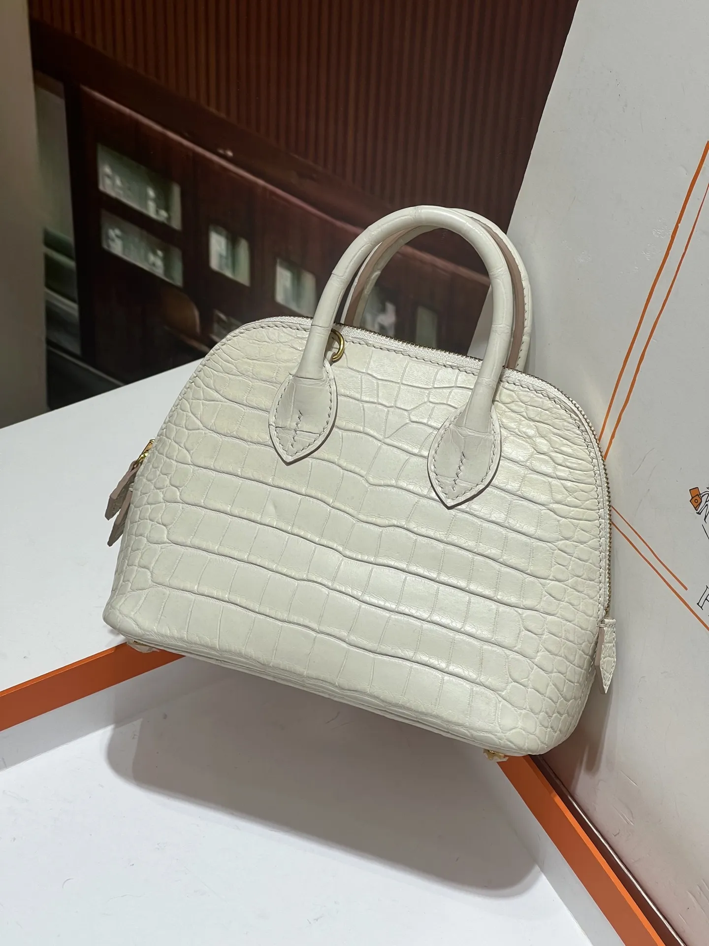Hermes ボリッド ミニ クリームホワイト クロコ型押しバッグ - 画像 (3)