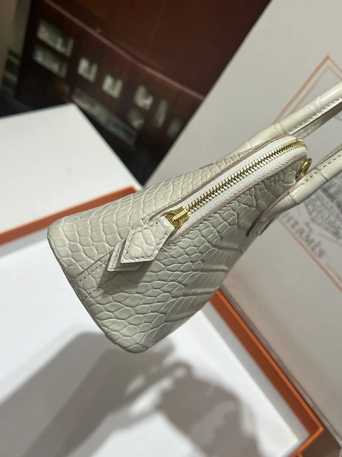 Hermes ボリッド ミニ クリームホワイト クロコ型押しバッグ - 画像 (7)