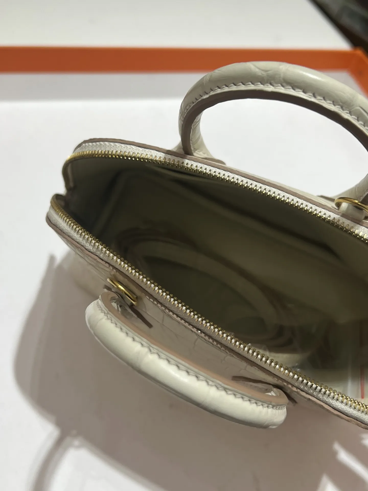 Hermes ボリッド ミニ クリームホワイト クロコ型押しバッグ - 画像 (9)
