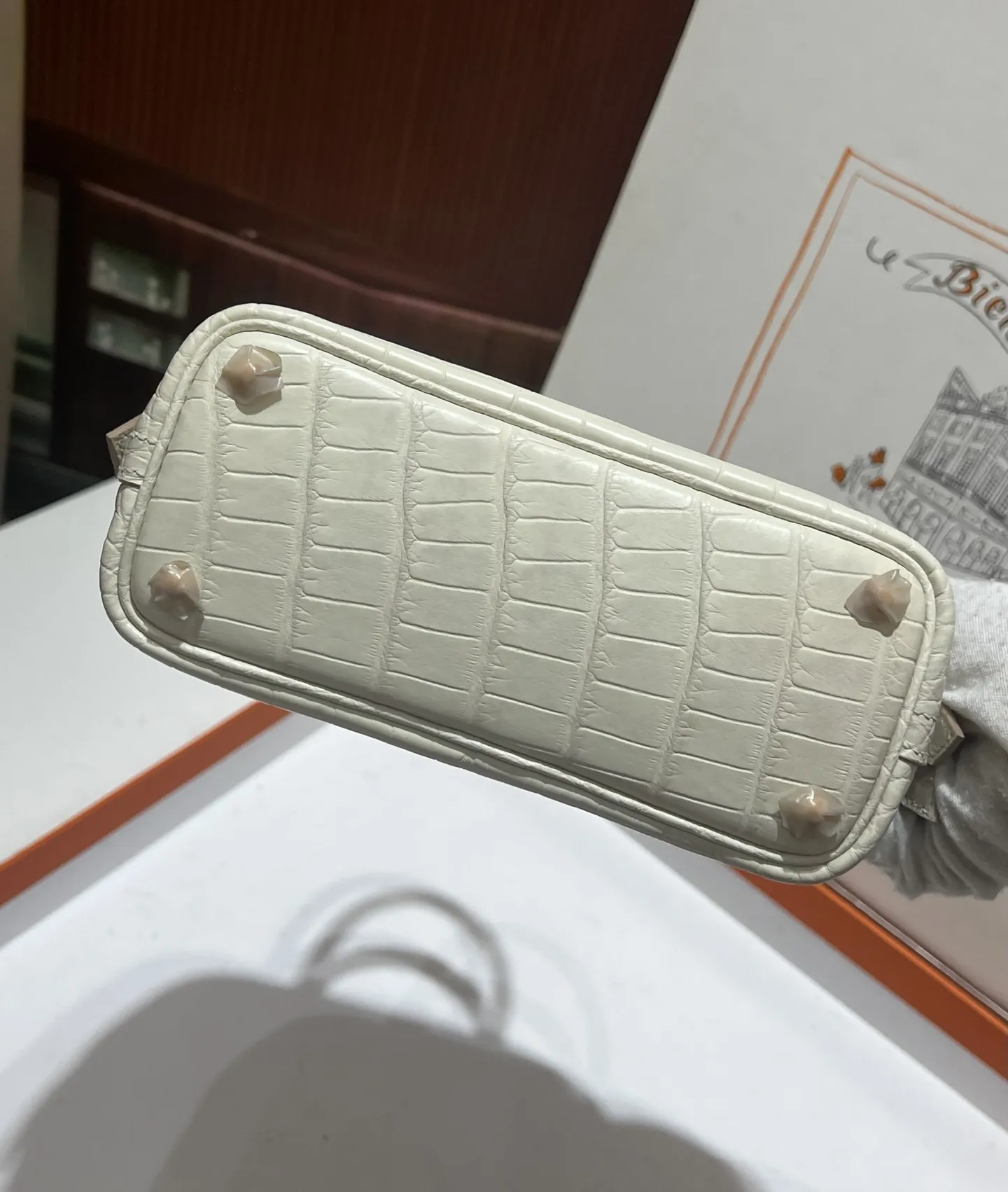 Hermes ボリッド ミニ クリームホワイト クロコ型押しバッグ - 画像 (10)